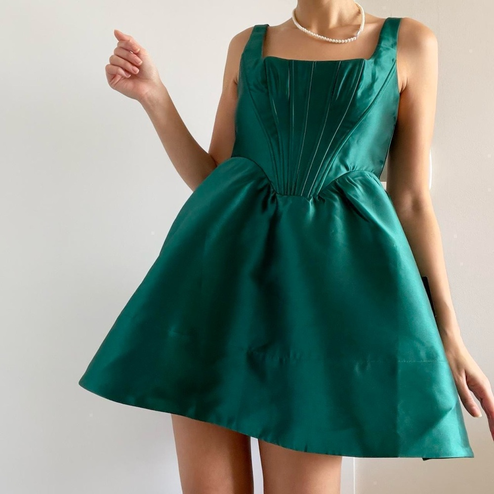 Lulu’s | Emerald green taffeta corset mini cocktail party dress | Size M | NWT